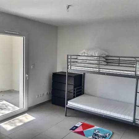 A 500m De La Mer Confortable Pour 4 Personnes Avec Terrasse Et Jardin *
