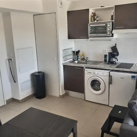 A 500m De La Mer Confortable Pour 4 Personnes Avec Terrasse Et Jardin Appartement Sérignan